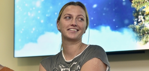Petra Kvitová si z předvánočního setkání odnesla pořezanou ruku. 