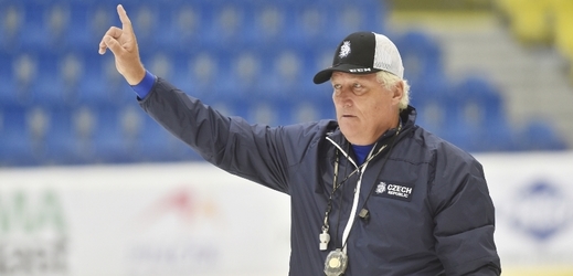 Miloš Říha nominoval poprvé a vzal většinou zkušenější hráče. 
