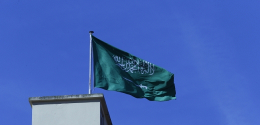 Vlajka na střese saudskoarabského konzulátu v Instambulu. 