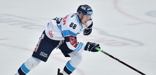 Útočník Michal Bulíř ve čtvrtém utkání v Kontinentální hokejové lize za Magnitogorsk podruhé skóroval.