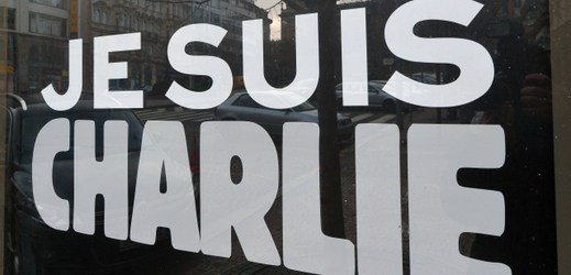 Heslo "Je suis Charlie" ("Jsem Charlie") se stalo symbolickým vyjádřením solidarity s oběťmi teroristického útoku na redakci satirického týdeníku Charlie Hebdo.