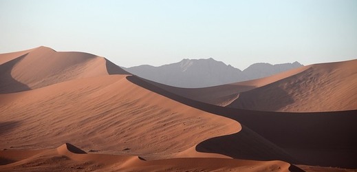 Písečné duny v Namibii.