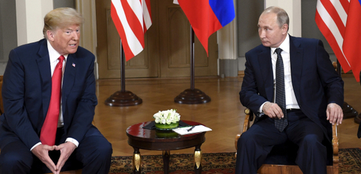 Americký prezident Donald Trump (vlevo) a ruský prezident Vladimir Putin.