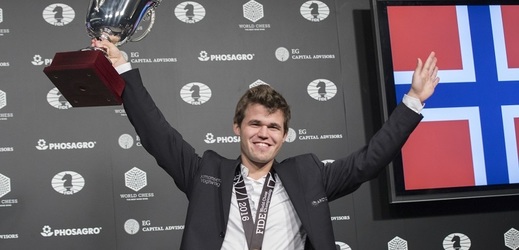 Magnus Carlsen vyzve Fabiana Caruana.