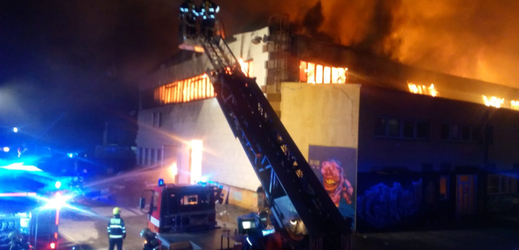 Zásah hasičů v trampolínovém centru.
