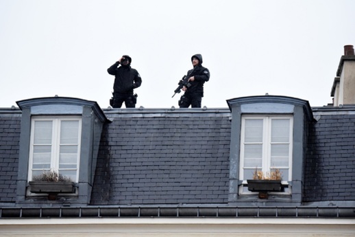 Francouzská policie dohlíží na klidný průběh oslav. (Foto: ABACA/Apaydin Alain/ABACA)