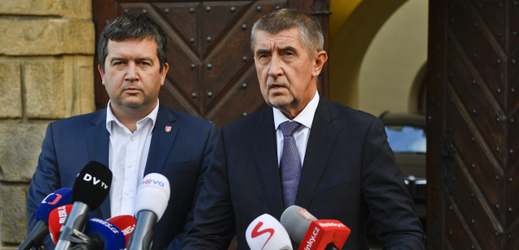 Předseda ČSSD Jan Hamáček (vlevo) a premiér Andrej Babiš.