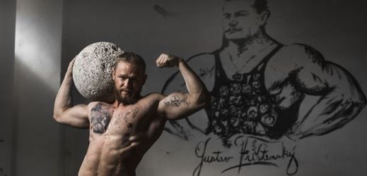 Strongman Jiří Tkadlčík.