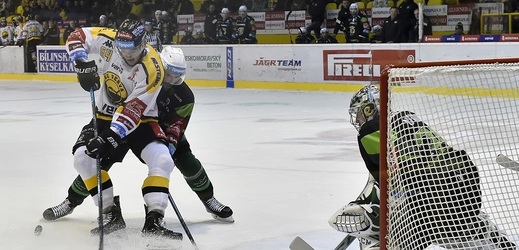 Hokejisté Litvínova porazili v 18. kole extraligy Karlovy Vary.