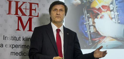 Ředitel pražského Institutu IKEM Aleš Herman rezignoval.