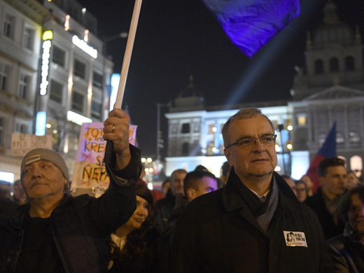Miroslav Kalousek přišel podpořit demonstrující na Václavském náměstí.