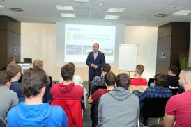 Hyundai Motor Czech daroval studentům automobil pro studijní účely