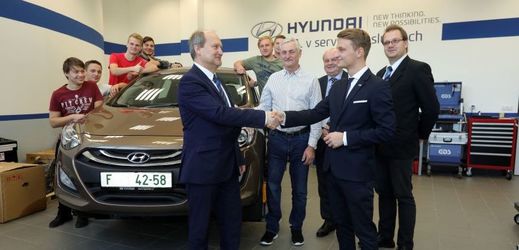 Hyundai Motor Czech daroval studentům automobil pro studijní účely