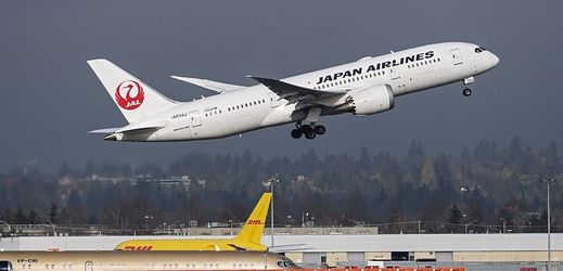 Společnost Japan Airlines zakázala nově svým pilotům konzumaci alkoholu 24 hodin před odletem.
