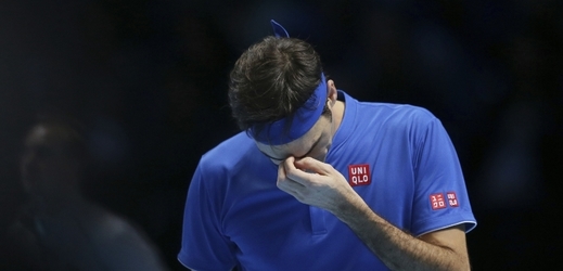 ROger Federer prohrál ve dvou setech s Alexanderem Zverevem. 