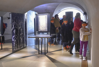 Návštěvníci Muzea nové generace ve Žďáru nad Sázavou mohli absolvovat prohlídku se zavázanýma očima za doprovodu průvodců.