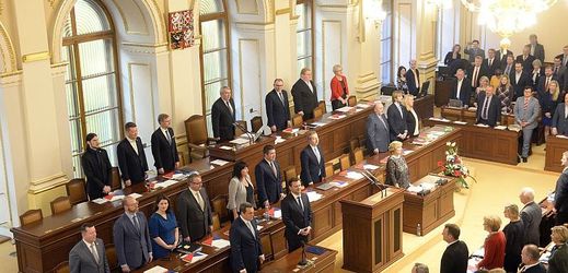 Návrhy poslanců poslanců na přesuny peněz uvnitř státního rozpočtu zahrnují celkem více než dvacet miliard korun.