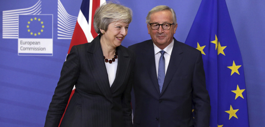 Theresa Mayová a Jean Claude Juncker.