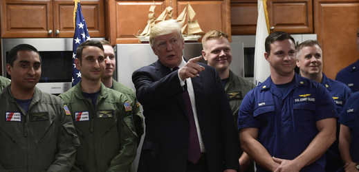 Americký prezident Donald Trump (uprostřed), ilustrační foto.