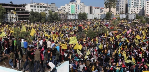 V Palestině se shromáždilo tisíce lidí, aby společně demonstrovali proti izraelské blokádě.
