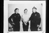 Lee Harvey Oswald krátce po zadržení na policejní stanici.