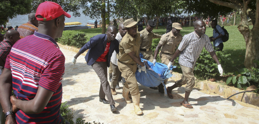 Lodní neštěstí v Ugandě si vyžádalo desítky mrtvých.