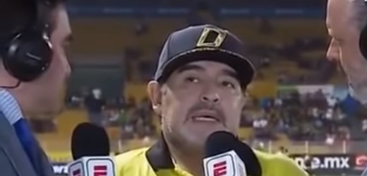 Diego Maradona při rozhovoru.