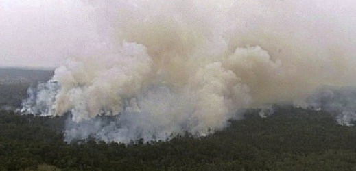 Po celém státě Queensland hoří na 40 různých požárů.