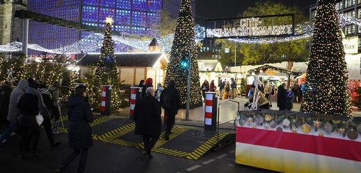 Muž v Berlíně zabil na vánočním trhu dvanáct lidí, mezi nimi i jednu Češku.