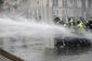Pařížská policie použila proti demonstrantů slzný plyn i vodní děla.