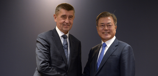 Jihokorejský prezident Mun Če-in s českým premiérem Andrejem Babišem.