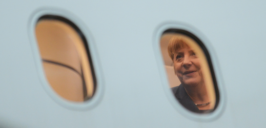 Angela Merkelová v letadle (ilustrační fotografie). 