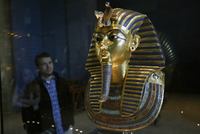 Pohřební maska krále Tutanchamona. 