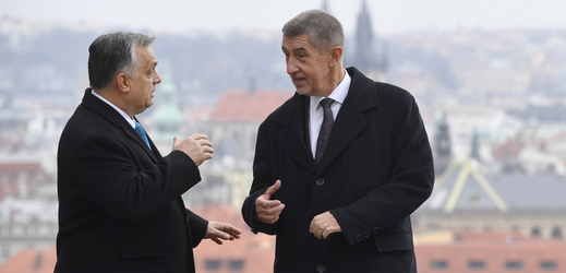 Předseda vlády Andrej Babiš (vpravo) v Praze s maďarským premiérem Viktorem Orbánem.