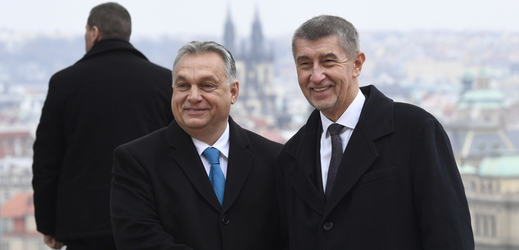 Maďarský ministerský předseda Viktor Orbán (vlevo) při pátečním setkání s Andrejem Babišem. 