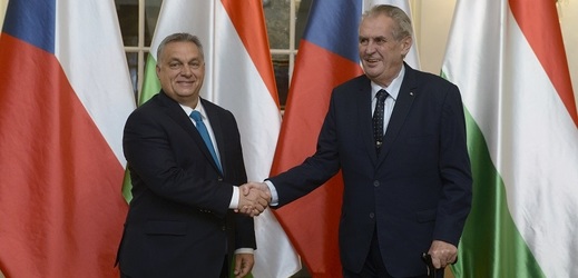 Miloš Zeman (vpravo) přijal v Lánech maďarského premiéra Viktora Orbána.