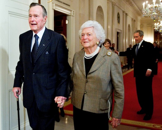 George Bush se svou ženou Barbarou Bushovou.