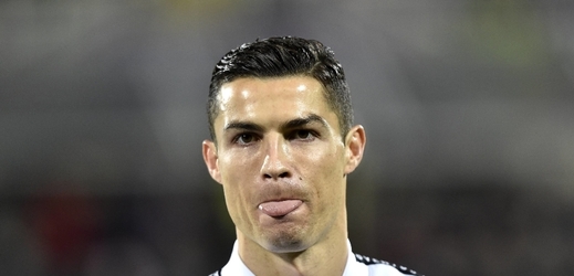 Ronaldo dal při výhře Juventusu penaltu a vede pořadí střelců.