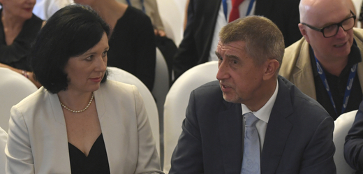 Eurokomisařka Věra Jourová (vlevo) a premiér Andrej Babiš.