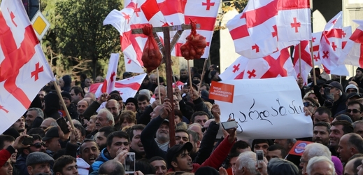 Protesty proti výsledku prezidentských voleb v Gruzii.