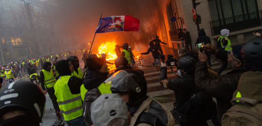 Protesty v Paříži.