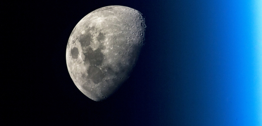 Čínská sonda míří k misi na odvrácené straně Měsíce