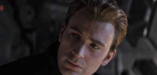 Chris Evans jako Captain America v traileru na Avengers: Endgame.