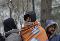 Lidé v uprchlickém táboře v Bosně. 