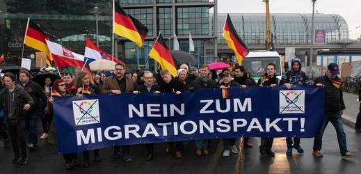 Němci se vydali protestovat proti migračnímu paktu OSN.