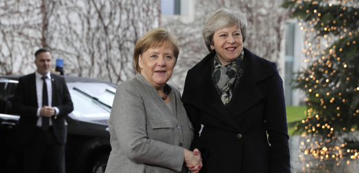 Theresa Mayová (vlevo) a Angela Merkelová.