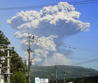 Sopka Šinmoedake, která o sobě dala letos vědět.