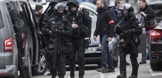 Policie vypátrala střelce ze Štrasburku a při přestřelce ho zabila.