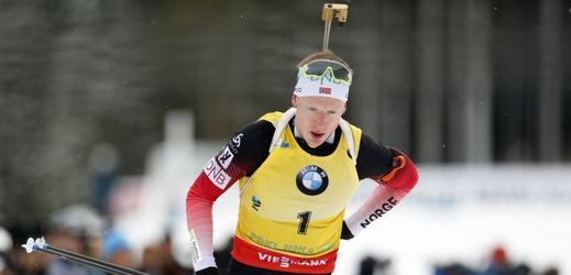 Johannes Thingnes Bö vyhrál potřetí za sebou. Upevnil tak své vedení.