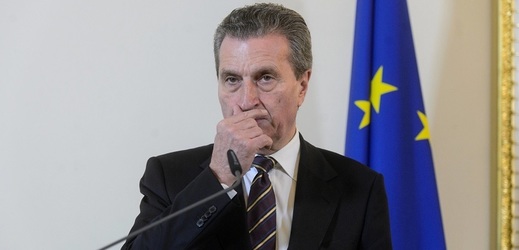 Podle eurokomisaře Günthera Oettingera existují tři způsoby, jak by se Babiš mohl zbavit střetu zájmů.